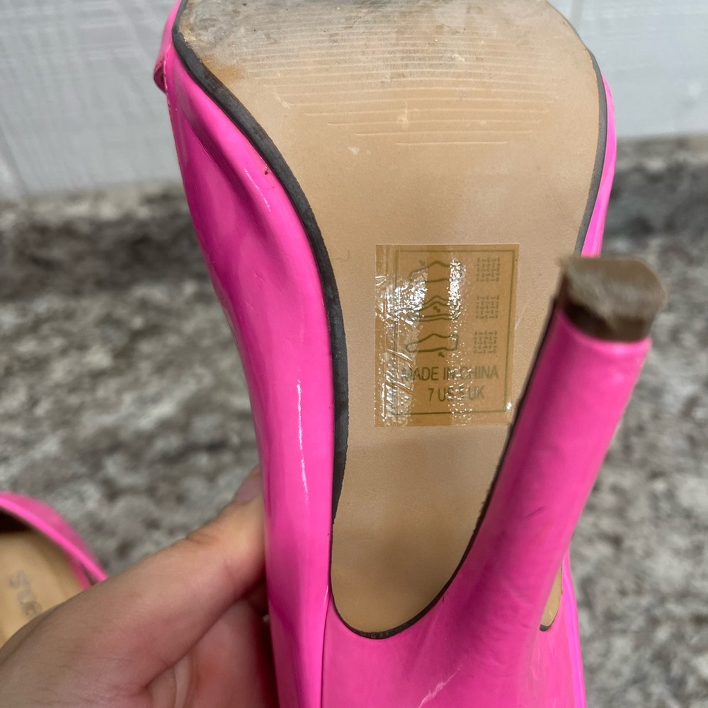 Shoe Dazzle Pink Stiletto Heels with Pointed Toe - Picture 4 of 9